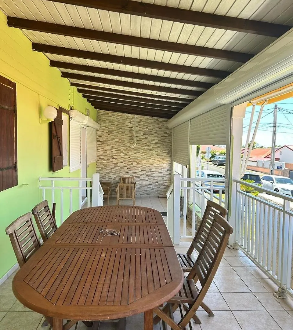 Jolie Maison Saisonniere En Guadeloupe De 160M2 Disposant De 4 Chambres 2 Toilettes Une Grande Veranda Et Terrasse Vieux-Fort Guadeloupe